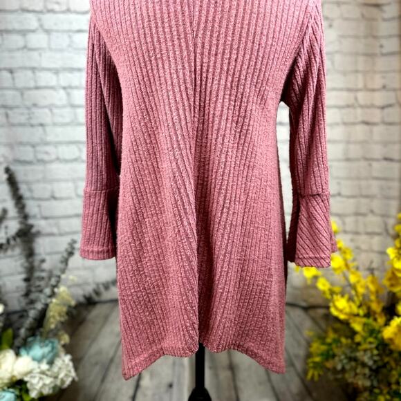 Love by Chesley Scoop Neck, Bell Sleeves Sweater - size M - Picture 9 of 11